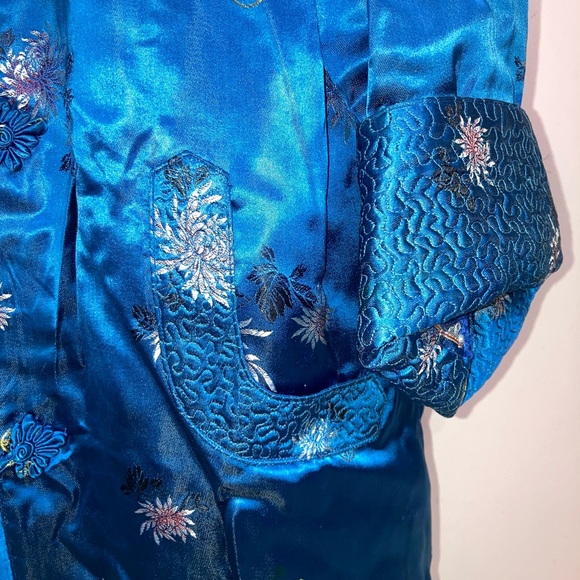💙VINTAGE SILK ROBE 💙 - Picture 6 of 9